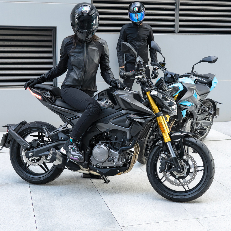 F 352 Naked - Imagen 4